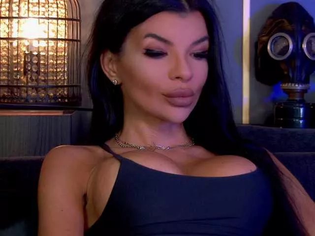 EleniaDevons on BongaCams 