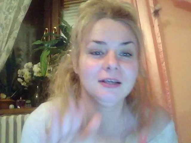 HollyLaPretty on BongaCams 