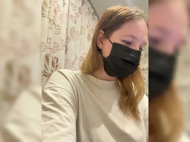 Hollymollylove on BongaCams 