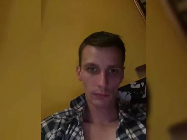 Laylay13 on BongaCams 