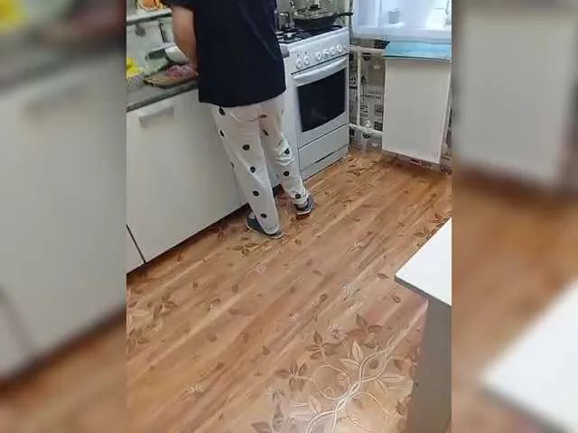 Niki233221 on BongaCams 