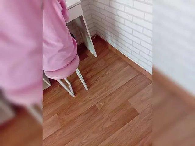 Niki233221 on BongaCams 