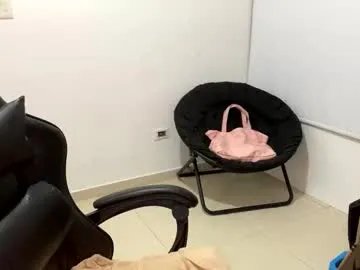 laura_d23 on Chaturbate