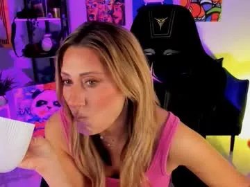 sarahholly on Chaturbate 