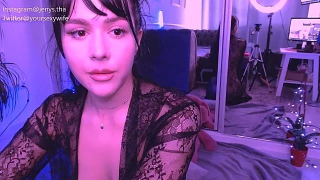 2good2betrue on StripChat 