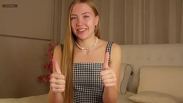 AlbaMesick on StripChat 