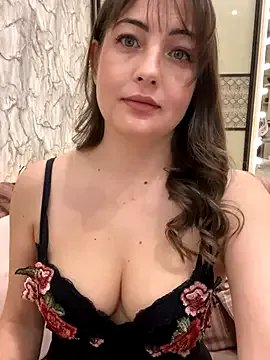 AnnaBri on StripChat