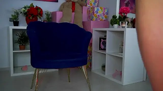 Ava_Solis — Last tip wins 5min control