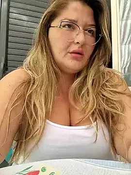 BellaMonella88 on StripChat 