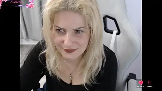 BellaStar84 on StripChat 