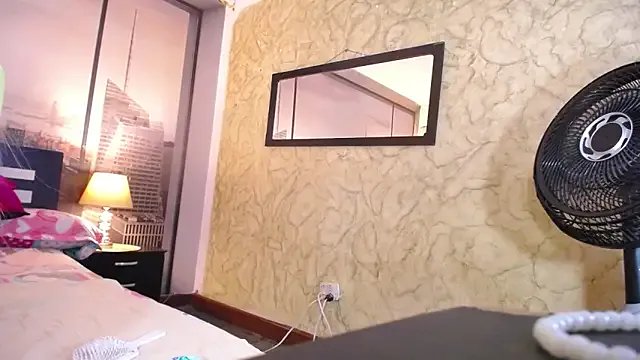 bloom_bbc on StripChat 