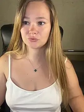 CaramelleSugar_ on StripChat 