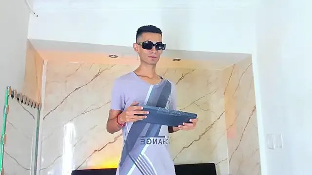 Golldens_Dreamss on StripChat 