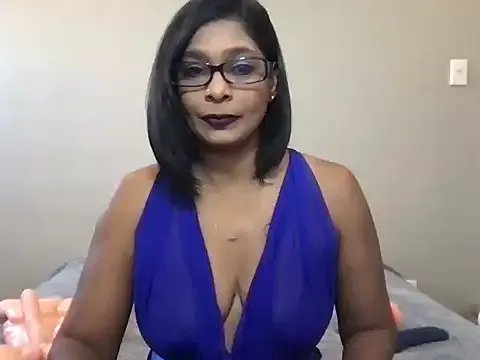 indianrose09 on StripChat 