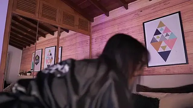 IzzyWild on StripChat 