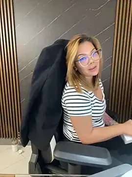 KellyBrooklyn_ on StripChat 