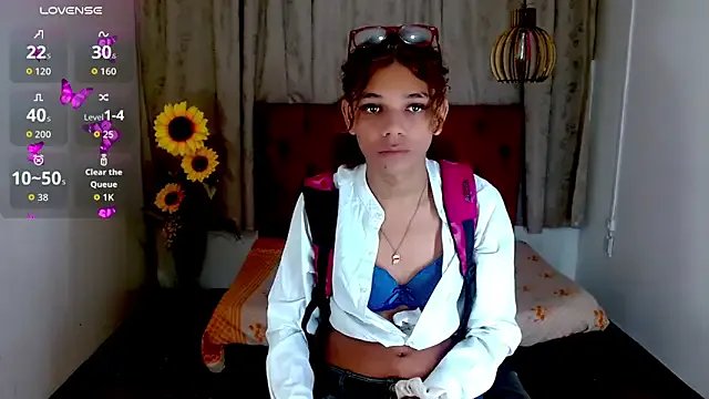 luisa__torres on StripChat