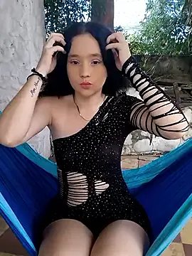 sweet_outdoor_charm on StripChat 