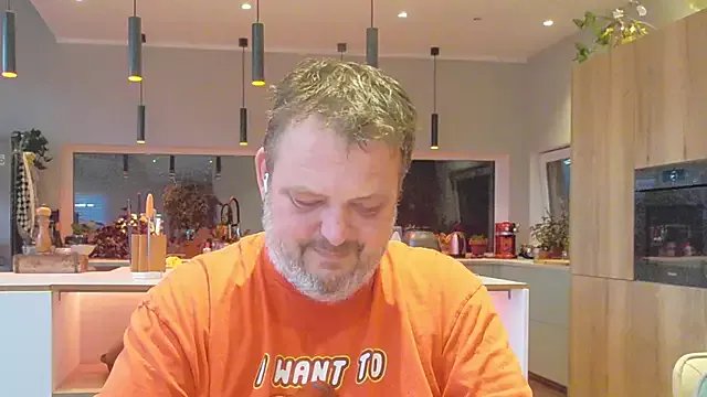 SwissDadbod on StripChat 