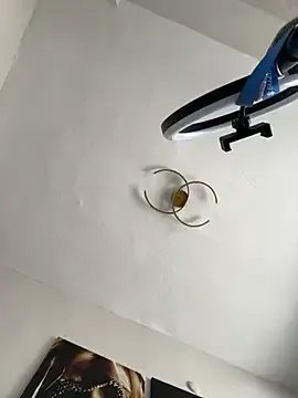 Teengirlmiaa on StripChat 