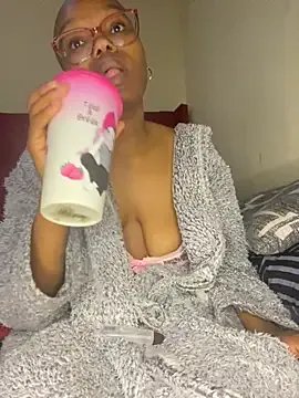 YummyMelanin117 on StripChat 