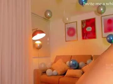 Naked Room swt_blonde 