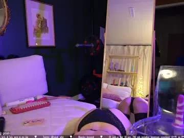 vivid_whit from Chaturbate is Group