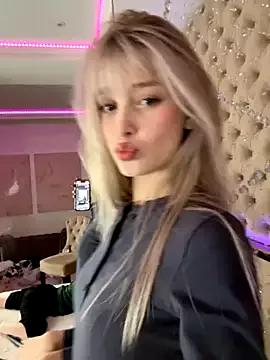 BellaSecrett from StripChat is Freechat
