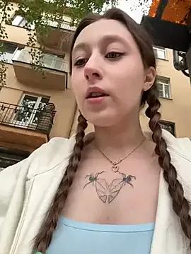 cuteperseon from StripChat is Freechat