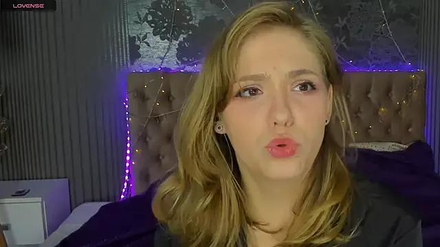 DellaRowe from StripChat