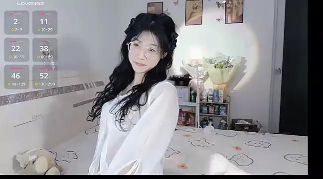 Naked Room Luminous163 