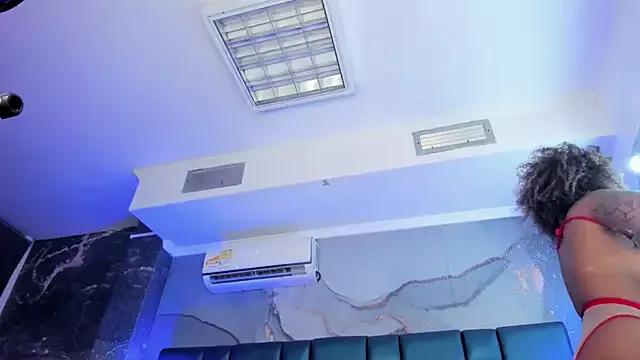 riri_brunnete from StripChat is Freechat