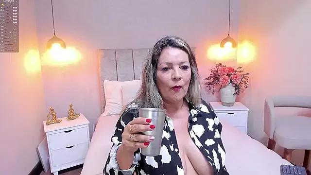 Naked Room tutu_milf 