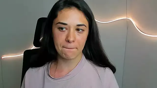 Yesenia_nia from StripChat