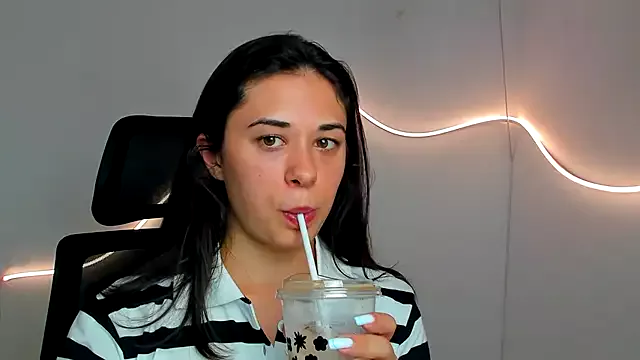 Yesenia_nia from StripChat