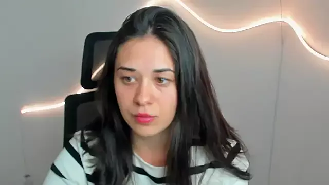 Yesenia_nia from StripChat