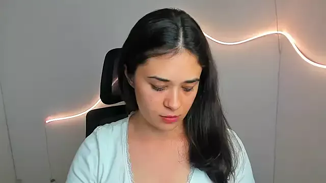 Yesenia_nia from StripChat